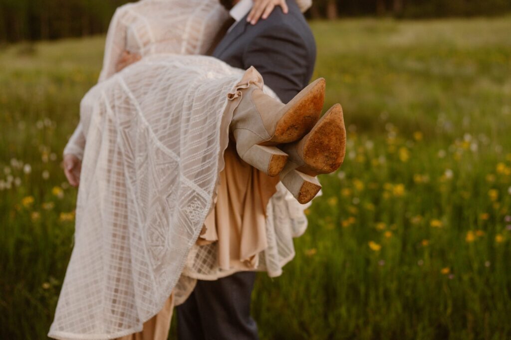 Romantic June Colorado elopement photos