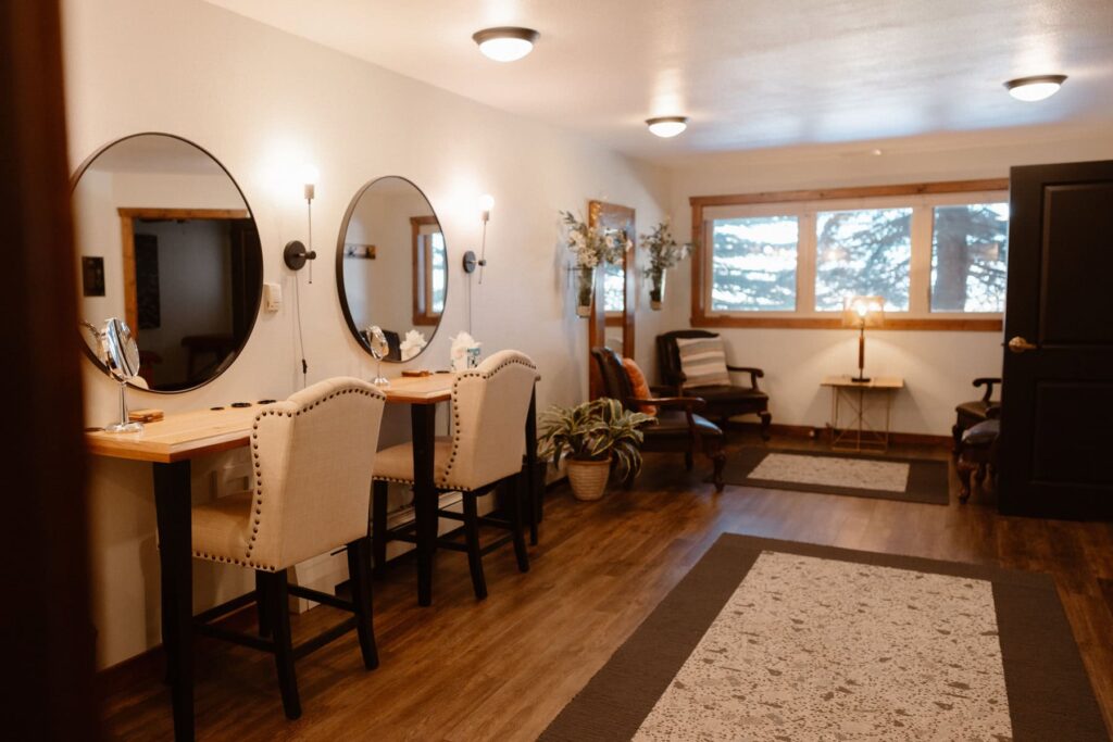 View of dressing room for weddings at Taharaa Mountain Lodge