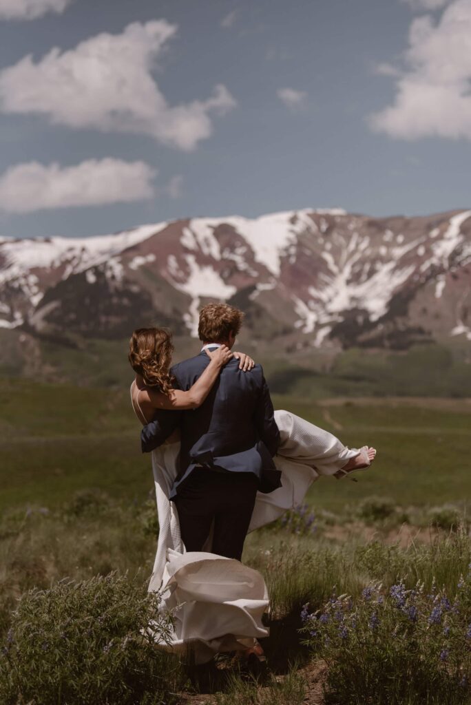 Wedding photos of bride and groom at Mountain Wedding Garden