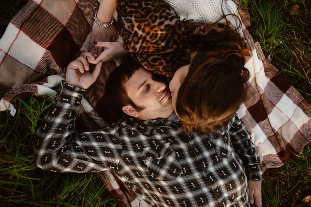 Estes Park couples photoshoot + picnic