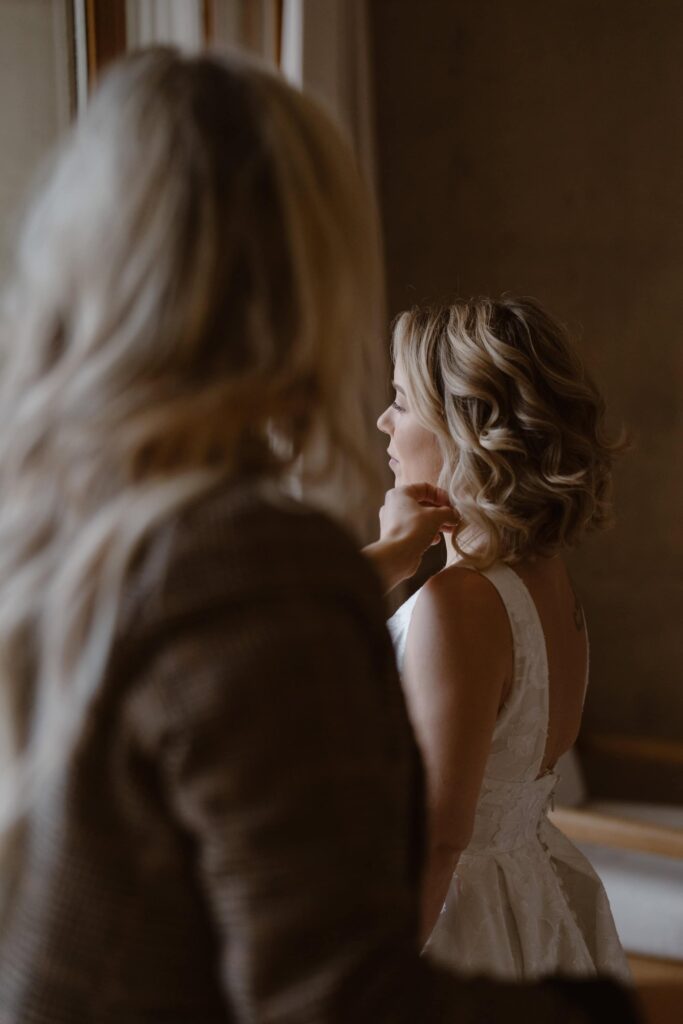 Bride's final touches before the first look