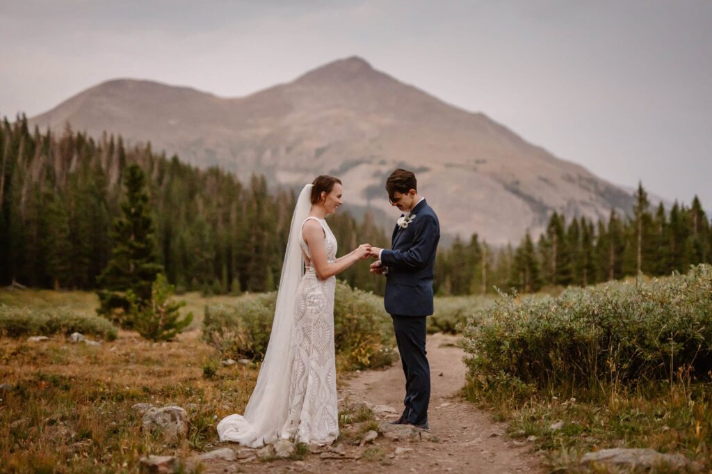 Elopement ceremony in the Colorado mountains