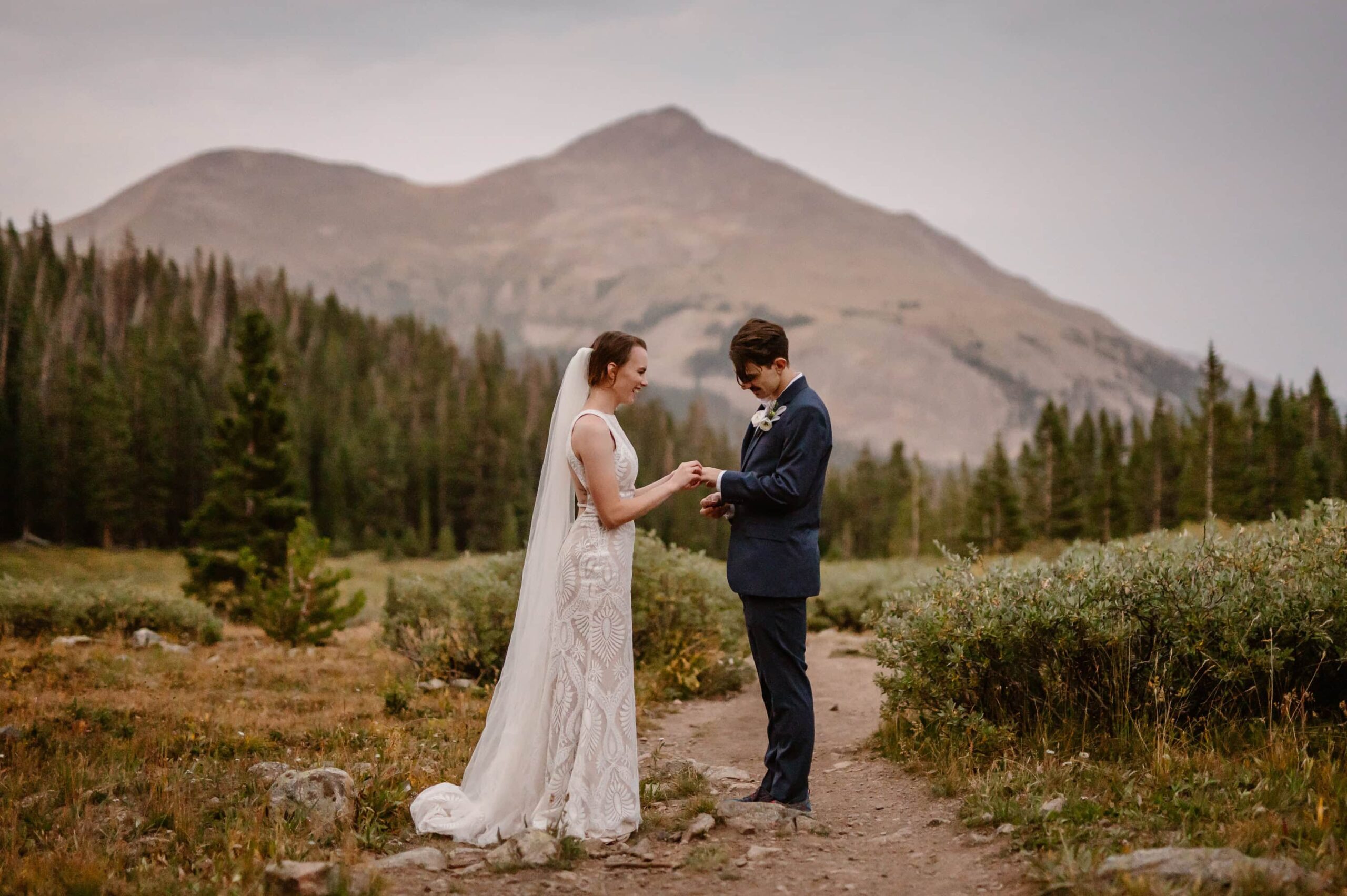 Elopement ceremony in the Colorado mountains