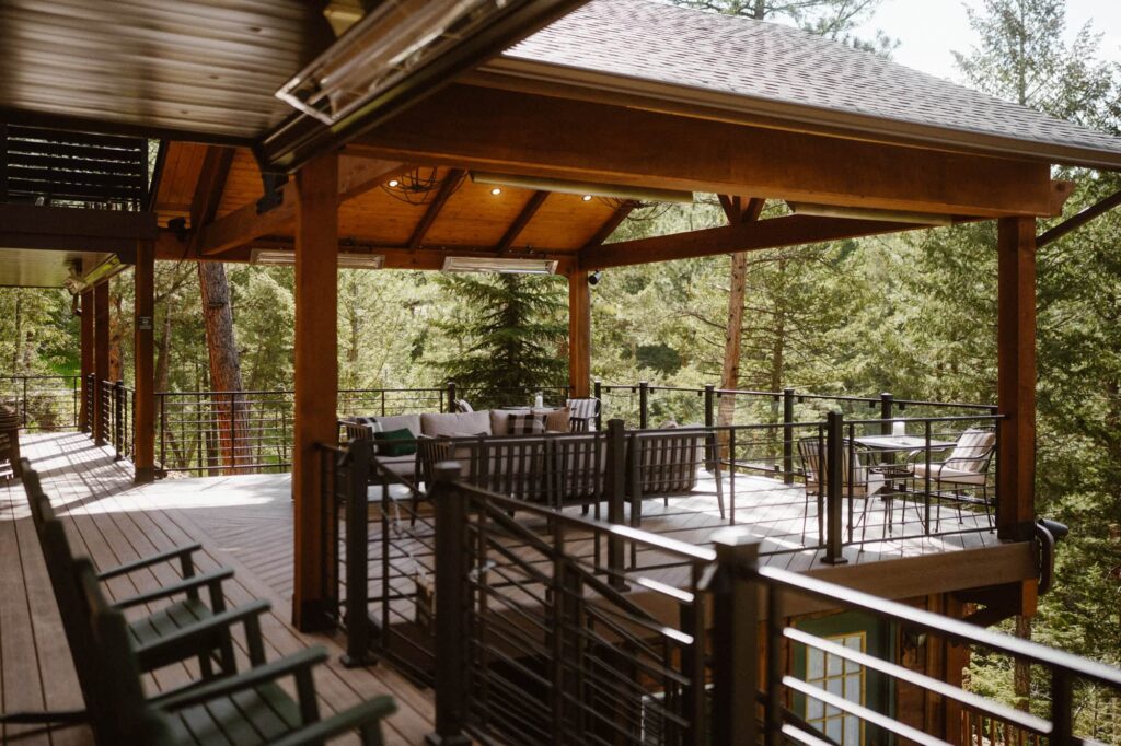 Covered wedding deck at Juniper Mountain House