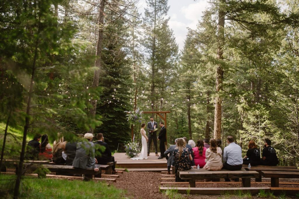 Outdoor wedding ceremony at Juniper Mountain House