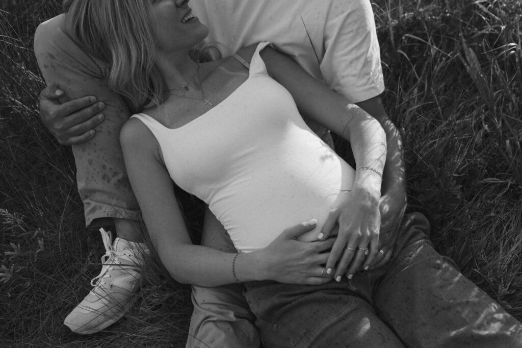 Colorado maternity session in black and white