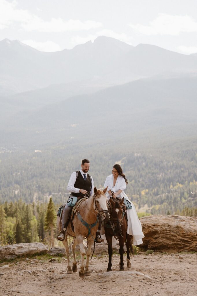 Horseback wedding photos in Colorado mountains