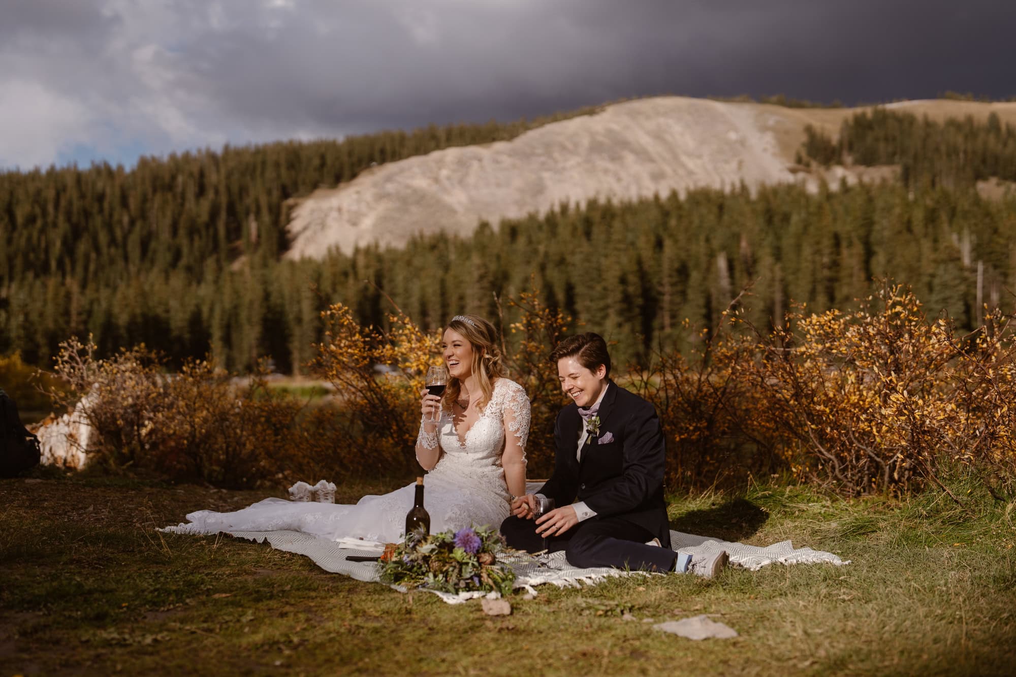 Lakeside elopement picnic