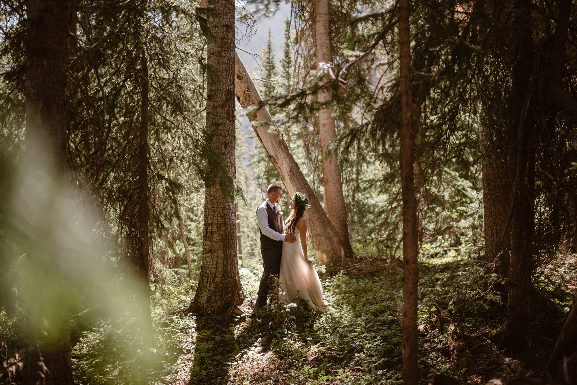 Photos of couple eloping in Colorado mountains