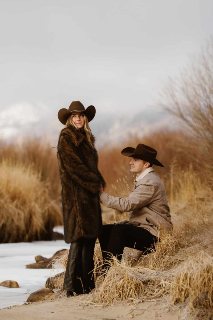 Winter engagement photo inspiration