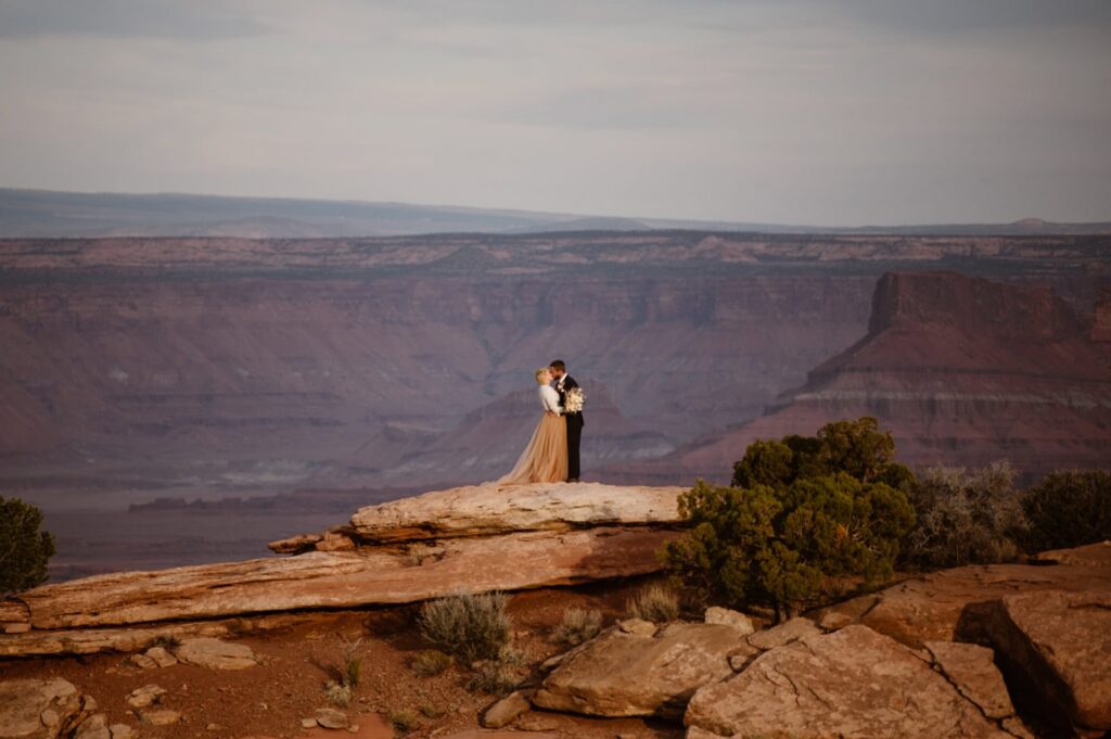 Canyonlands National Park elopement at Grand View Point