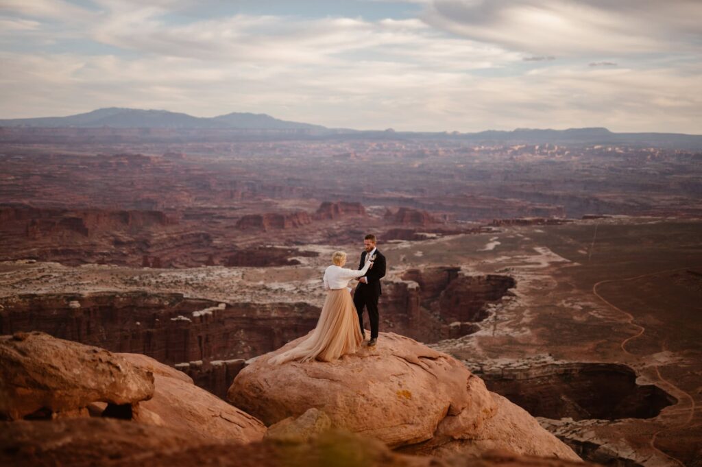 Cliffside elopement ceremony in Canyonlands National Park