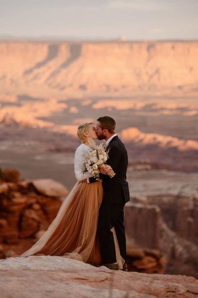 Sunset elopement photos at cliff edge in Canyonlands NP