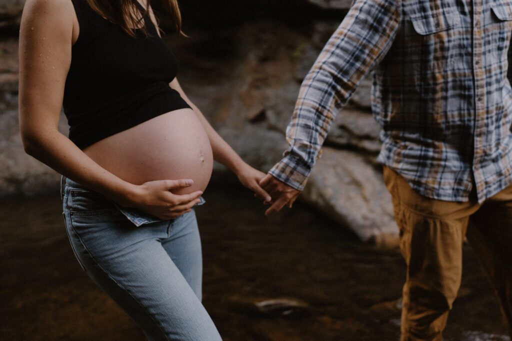 Casual maternity photoshoot in Estes Park