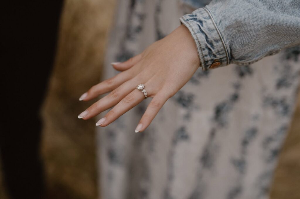 Engagement ring with leaf details