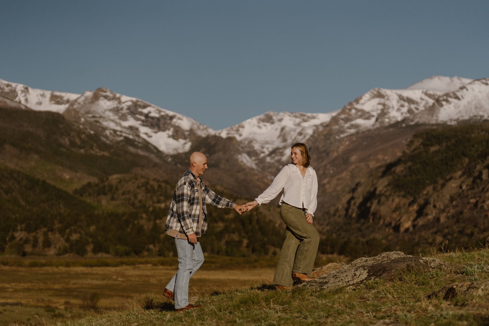 Scenic engagement photos in the mountains of Estes Park