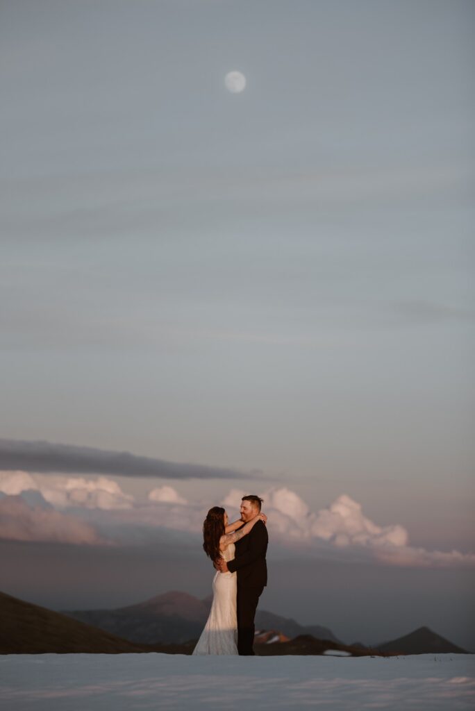 Elopement photographer captures couple in Colorado