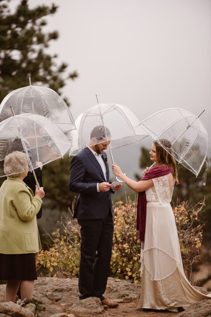 Couple getting married at 3M Curve as it drizzles rain