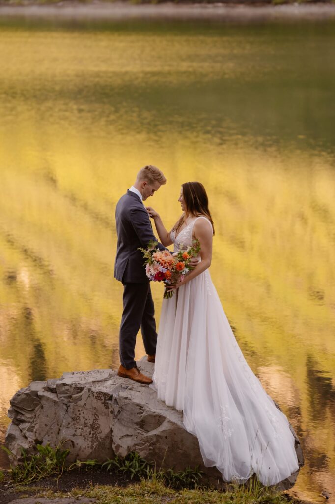 Colorado micro wedding at sunrise at a lake in Crested Butte 