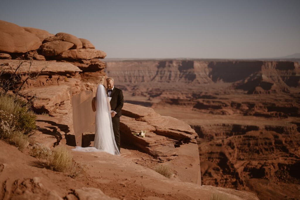 Couple getting married at Dead Horse Point State Park
