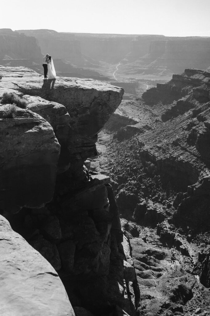 Couple at the edge of a cliff at Dead Horse Point State Park