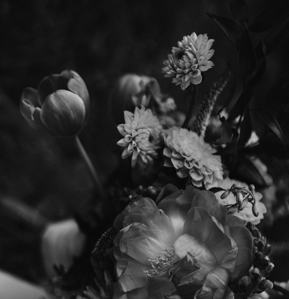 Dramatic black and white wedding bouquet